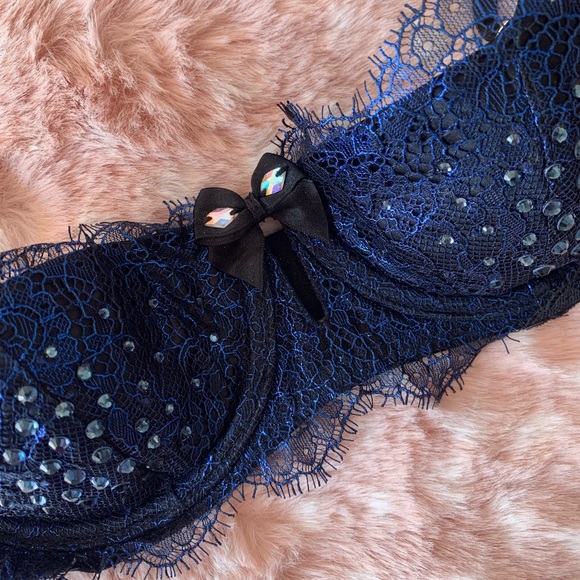 Victoria’s Secret Very Sexy Balconet Bra - Picture 2 of 3